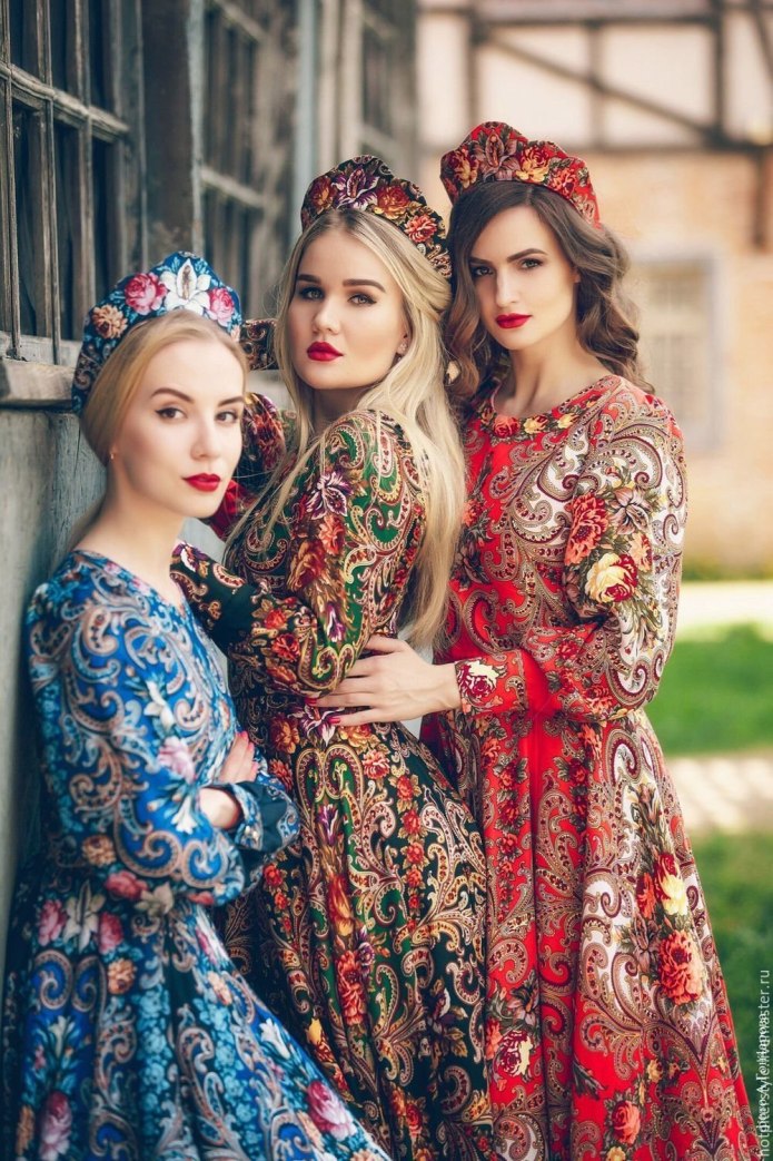 Льняное платье в русском стиле Иванка