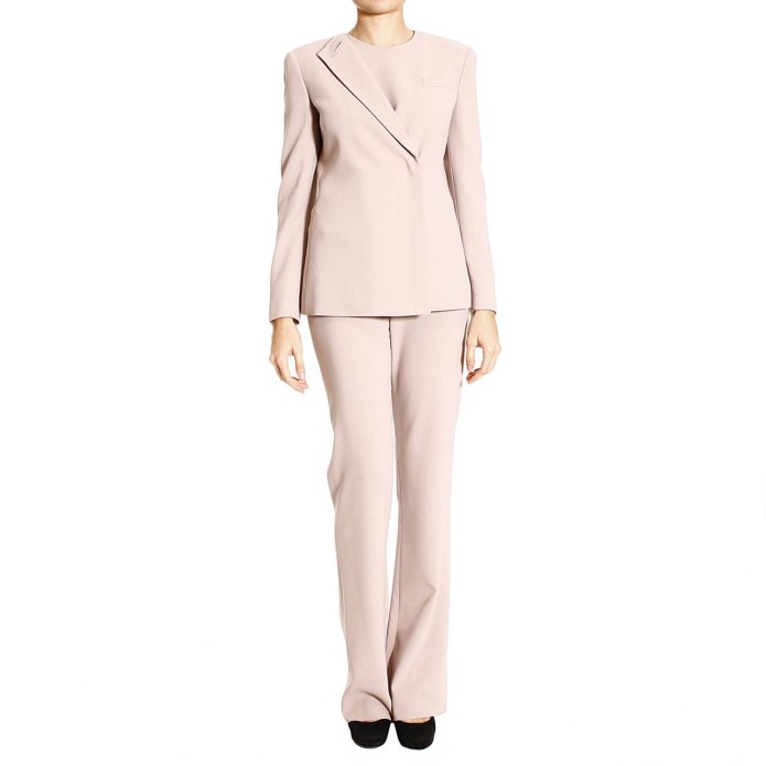 Armani красный женский костюм