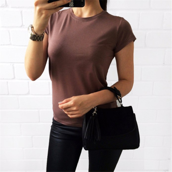Коричневая футболка guess