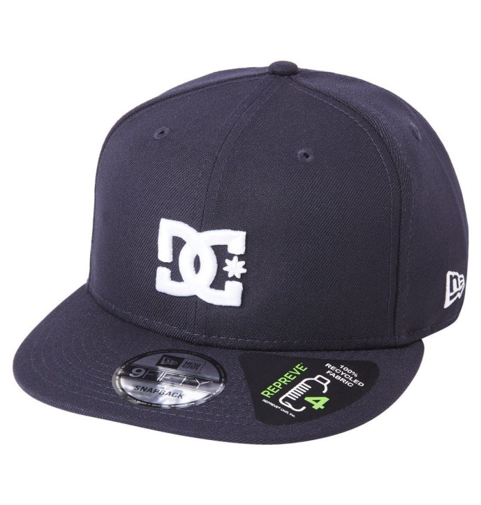 Кепка DC Shoes с золотыми буквами объемными