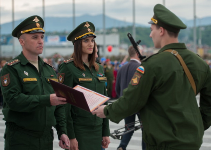 Елена Исинбаева в военной форме