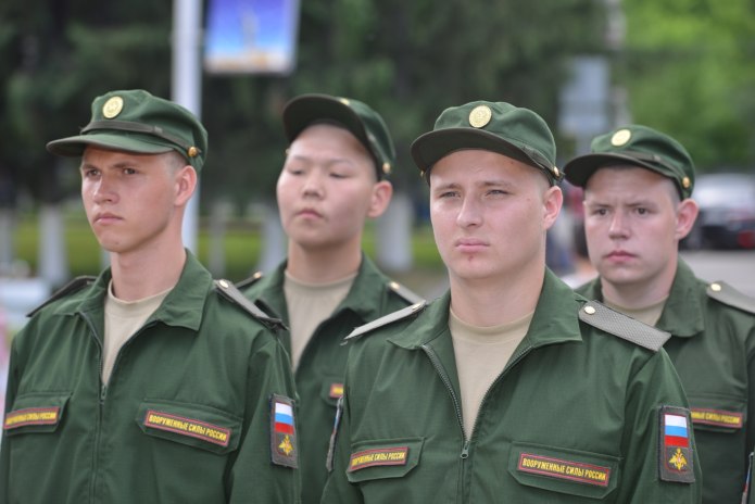 Зелёная форма военных