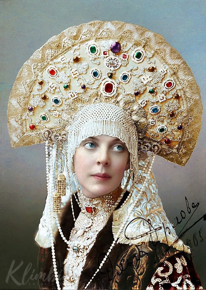 Старинные костюмы женские