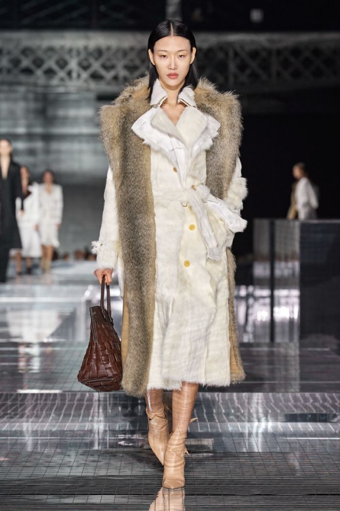 Пальто Max Mara осень-зима 2021