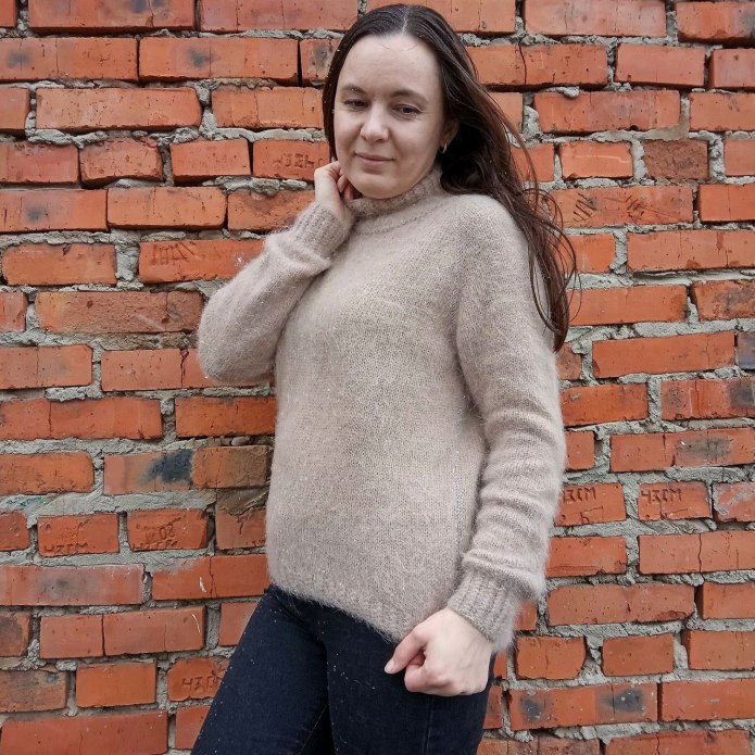Свитер из пряжи норка