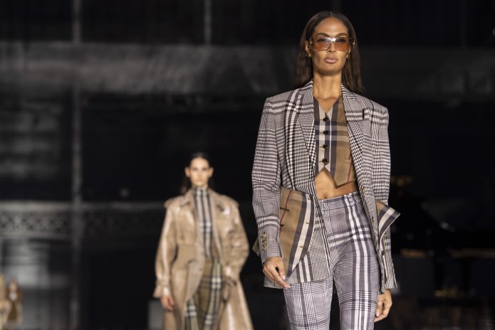 Burberry 2021 осень зима