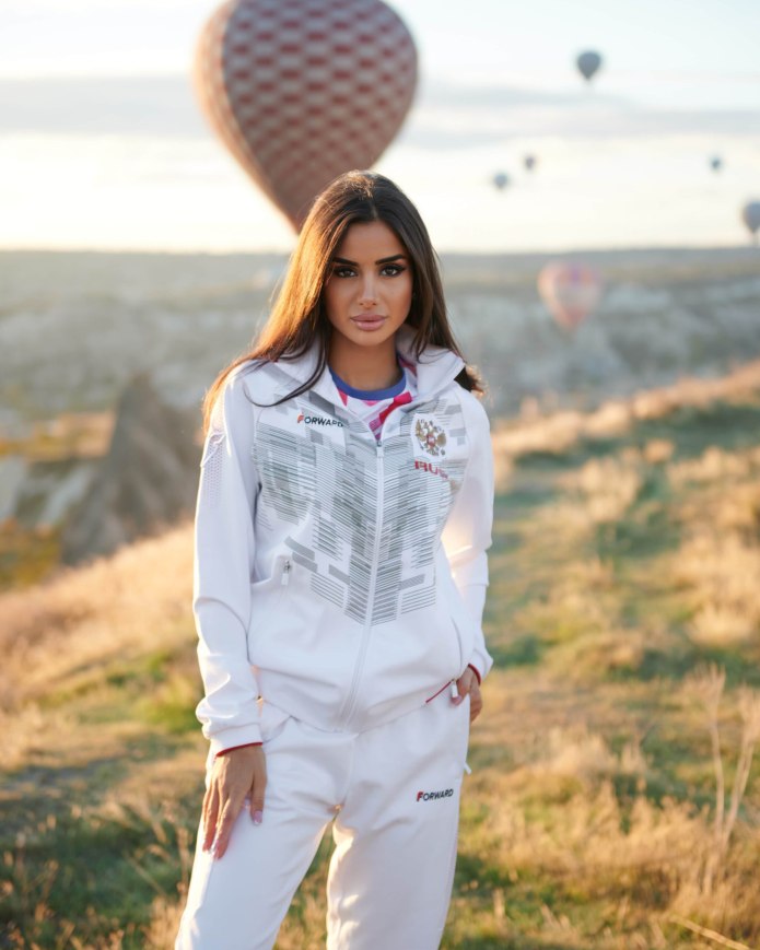 Moschino 2022 Весна лето