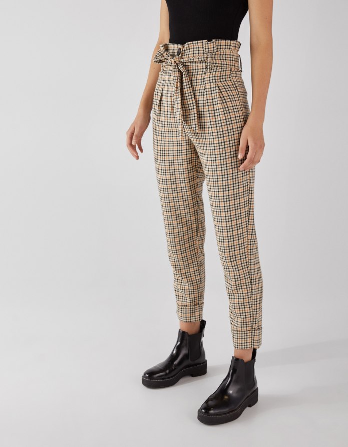 Черные брюки карго Bershka