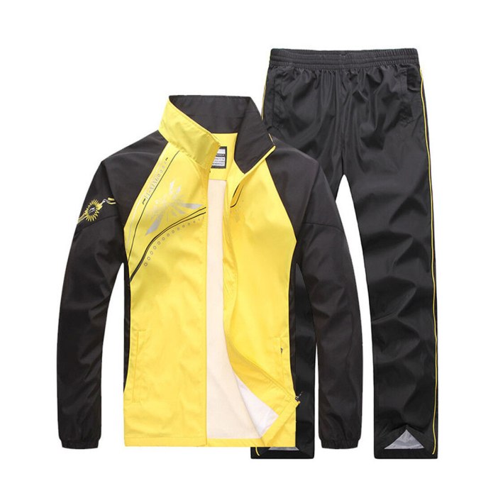 Спортивный костюм adidas Essentials Tracksuit