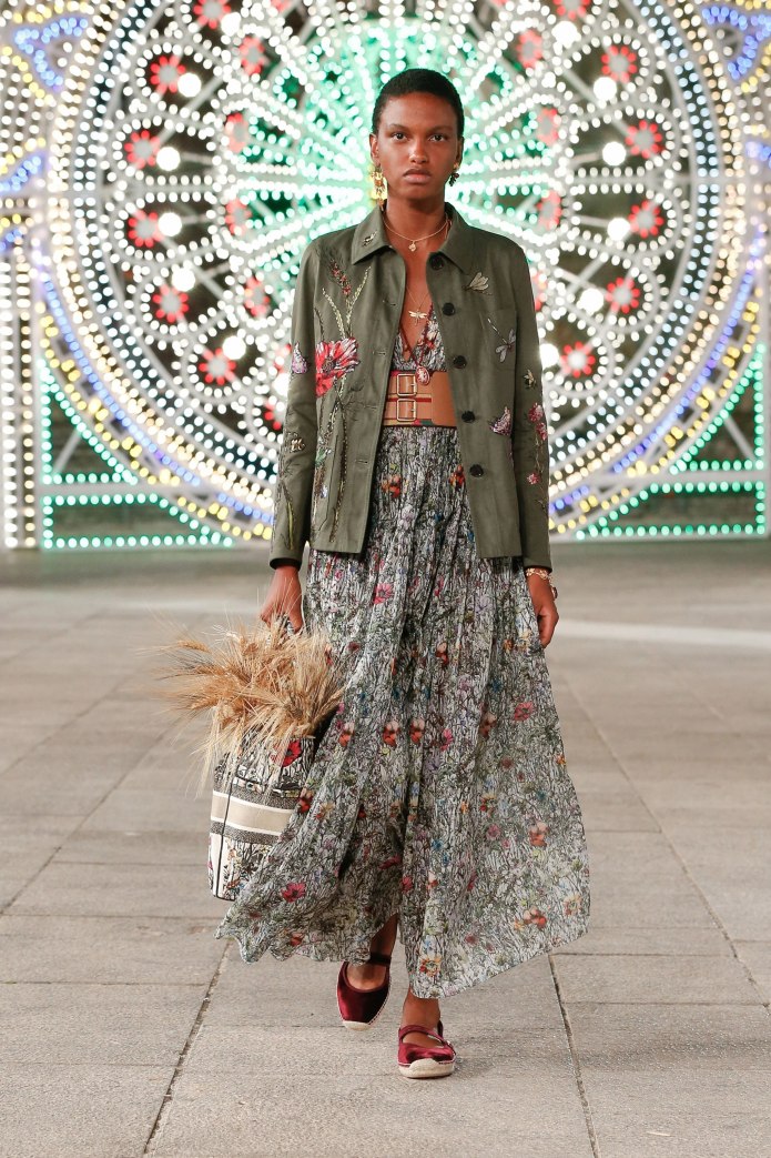 Burberry подиум 2021