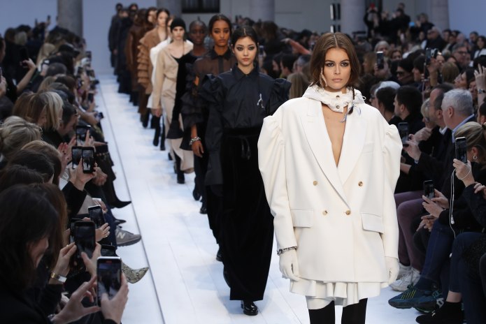 Пальто Max Mara осень-зима 2021