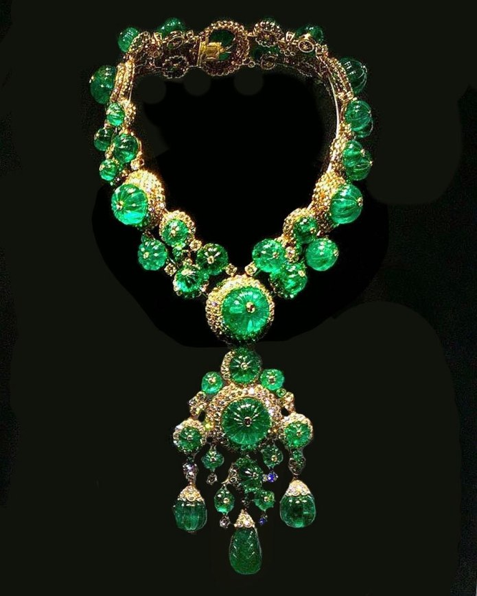 Колье van Cleef с изумрудами