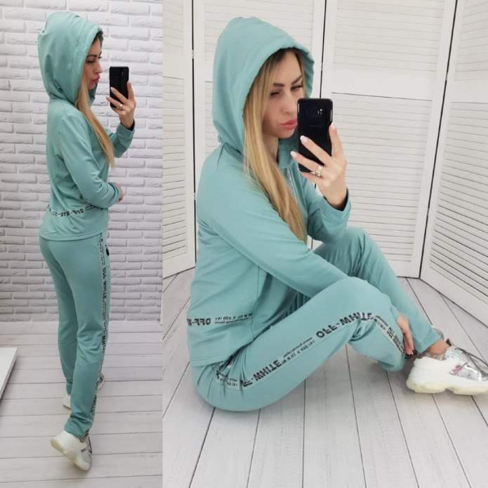 Спортивный костюм мятного цвета
