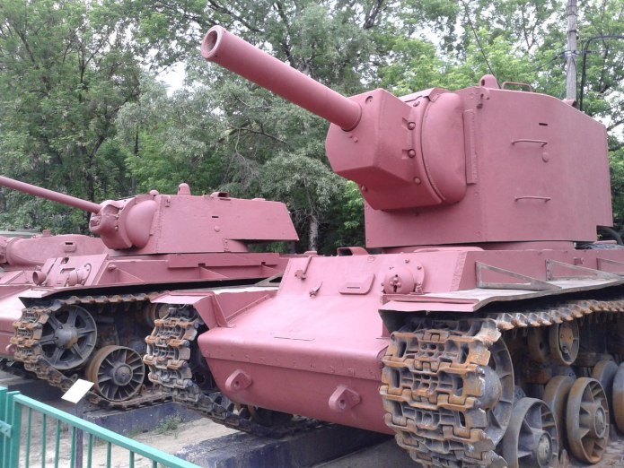 Розовый танк ИС-2 В Чехии