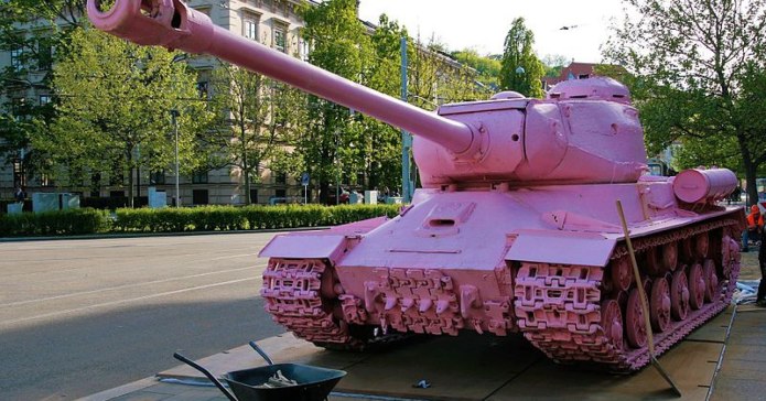 Розовый танк т 34