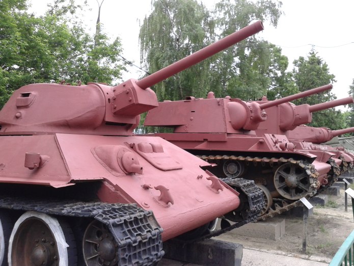 Розовый танк ИС-2 В Чехии