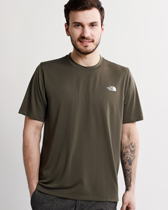 The North face футболка мужская чёрная с жёлтые плечи