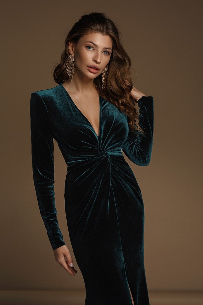 Платье бархатное черное Zara с длинным рукавом