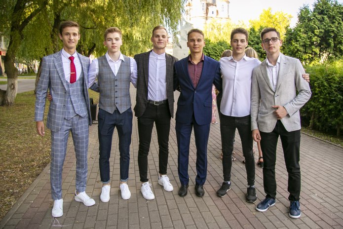 Одежда для юноши на выпускной в школе