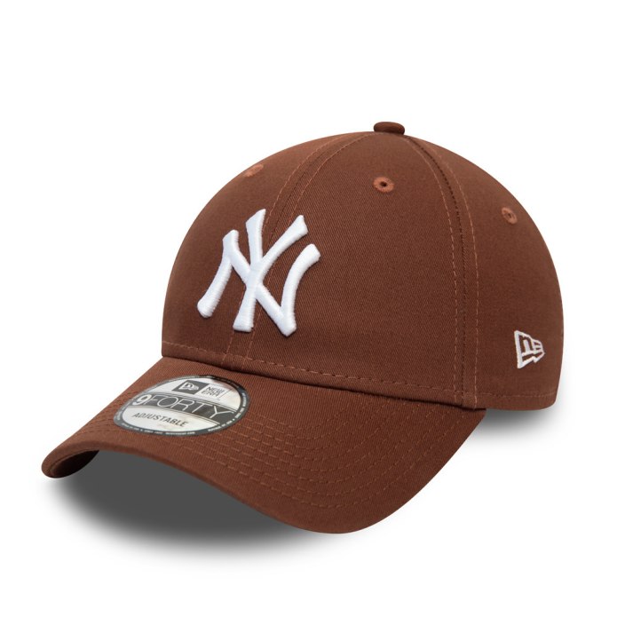 Brown cap. Кепка New era коричневая. MLB NY кепка коричневая. Бейсболка New York Yankees хаки. New era New York Yankees Side logo.