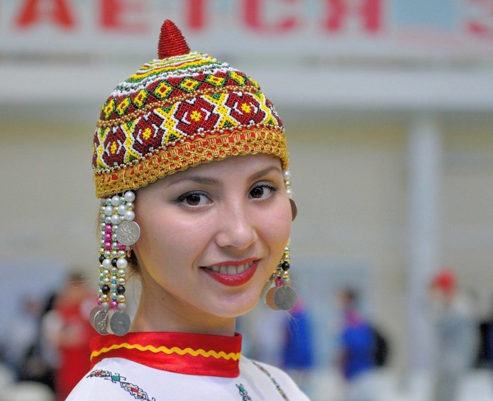 Тухья — девичий головной убор