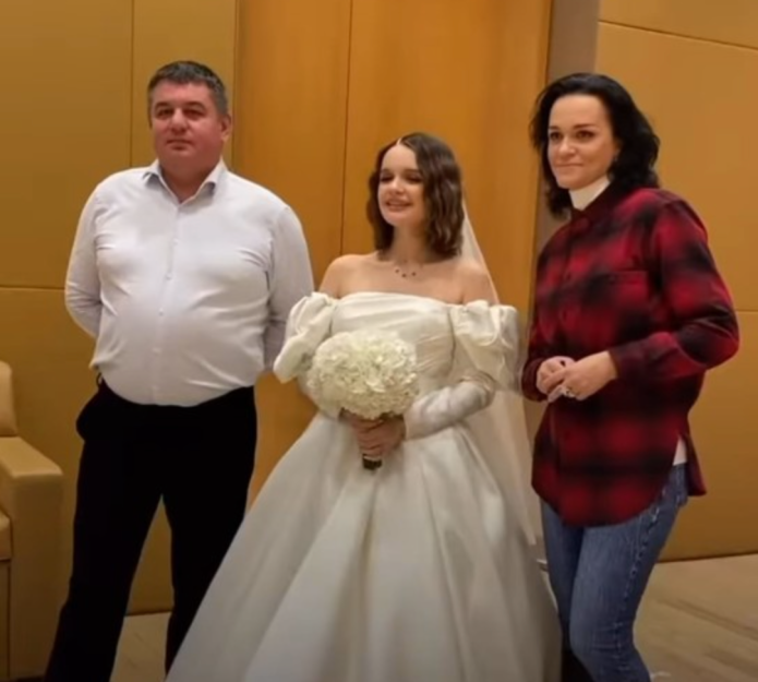 Элегантные вечерние платья для мамы