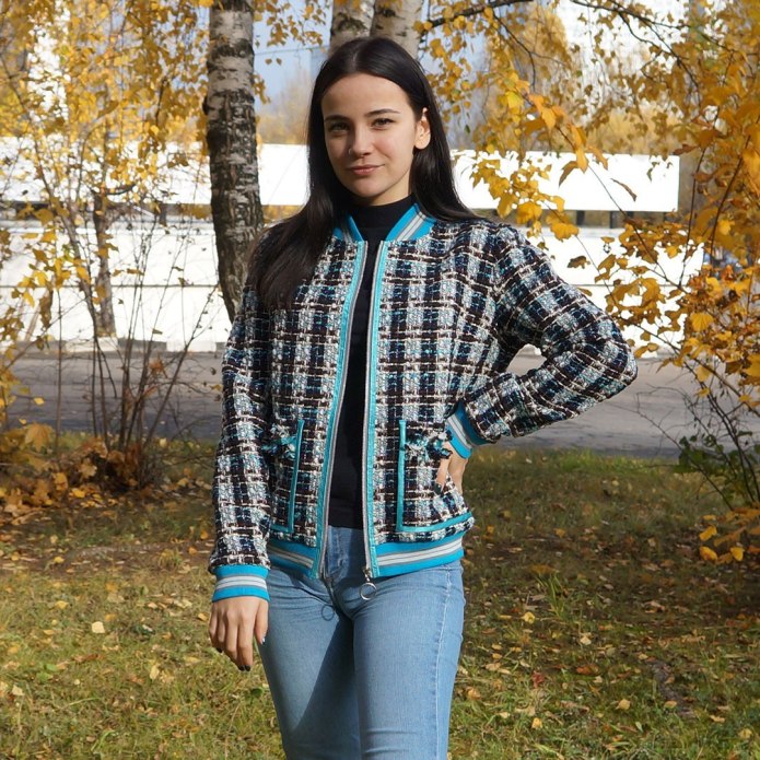 Бомбер и юбка в клетку