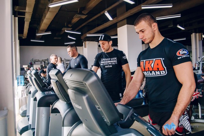 Спортивная одежда Athletic