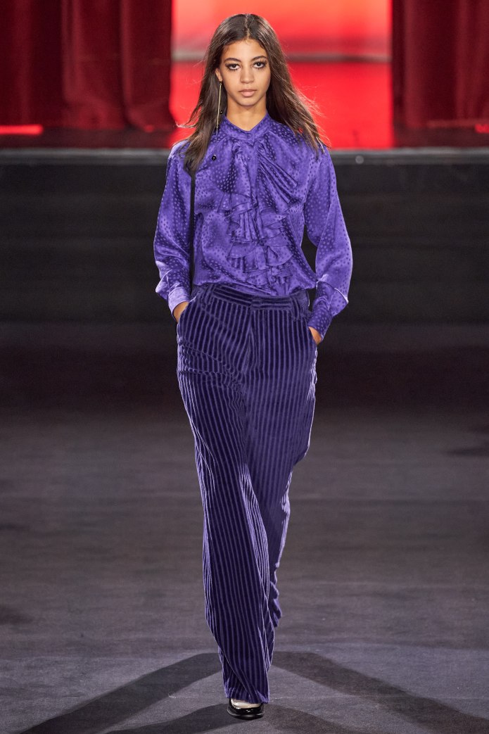 Podium model фиолетовая одежда 2020