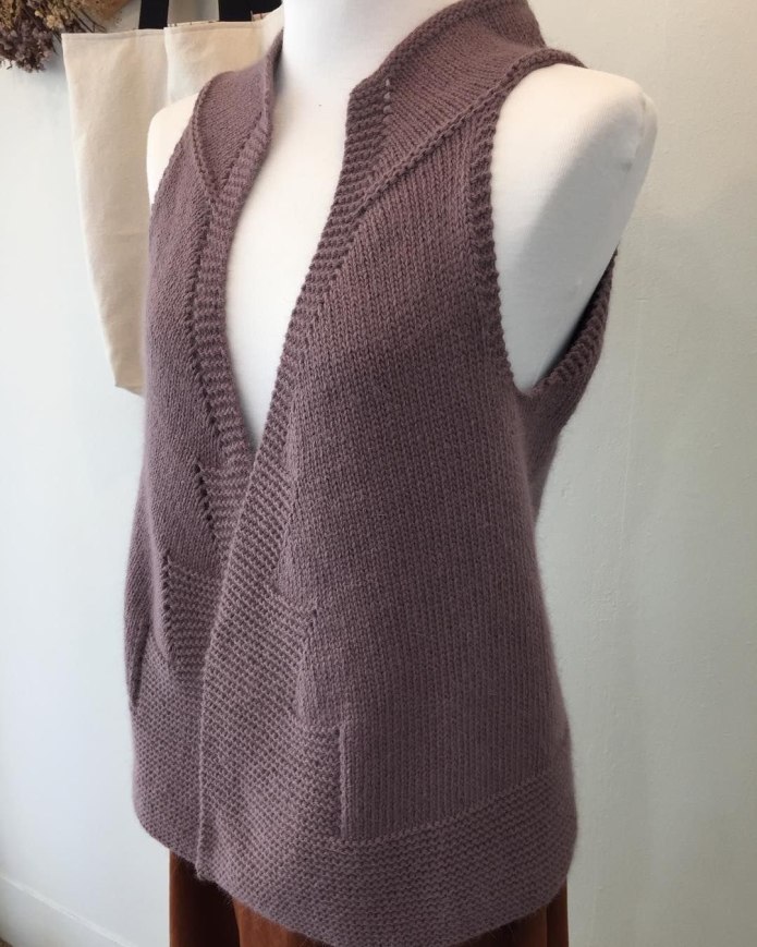 Длинный жилет из Knitter's 86
