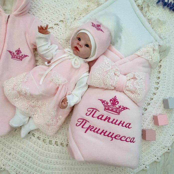Комплект на выписку из роддома для девочки