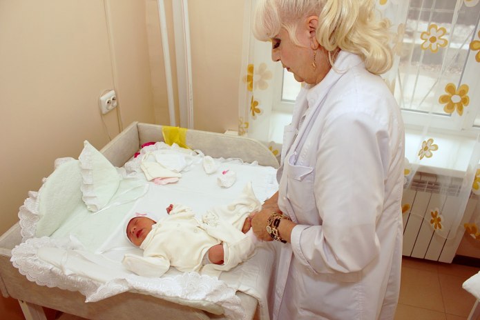 Выписка новорожденного из роддома летом