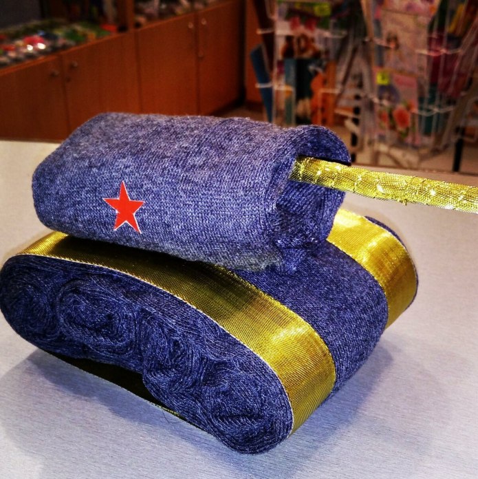 Танк из носков