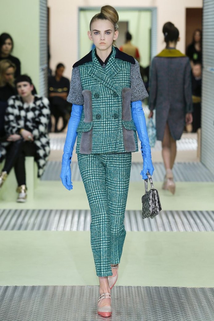 Платье из панбархата Prada