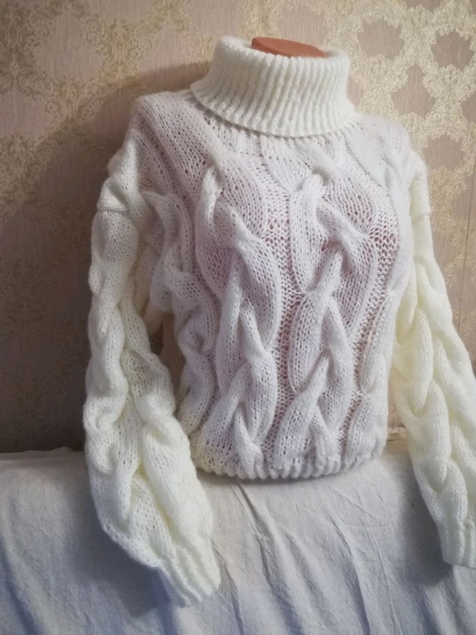 Свитер с косами