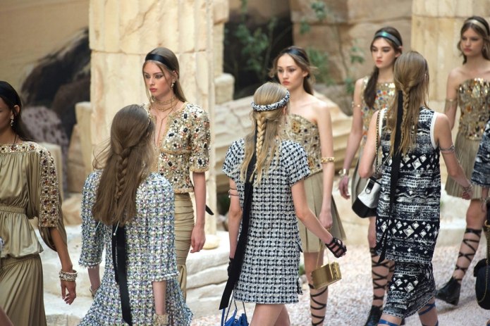 Chanel Cruise 2018 древняя Греция