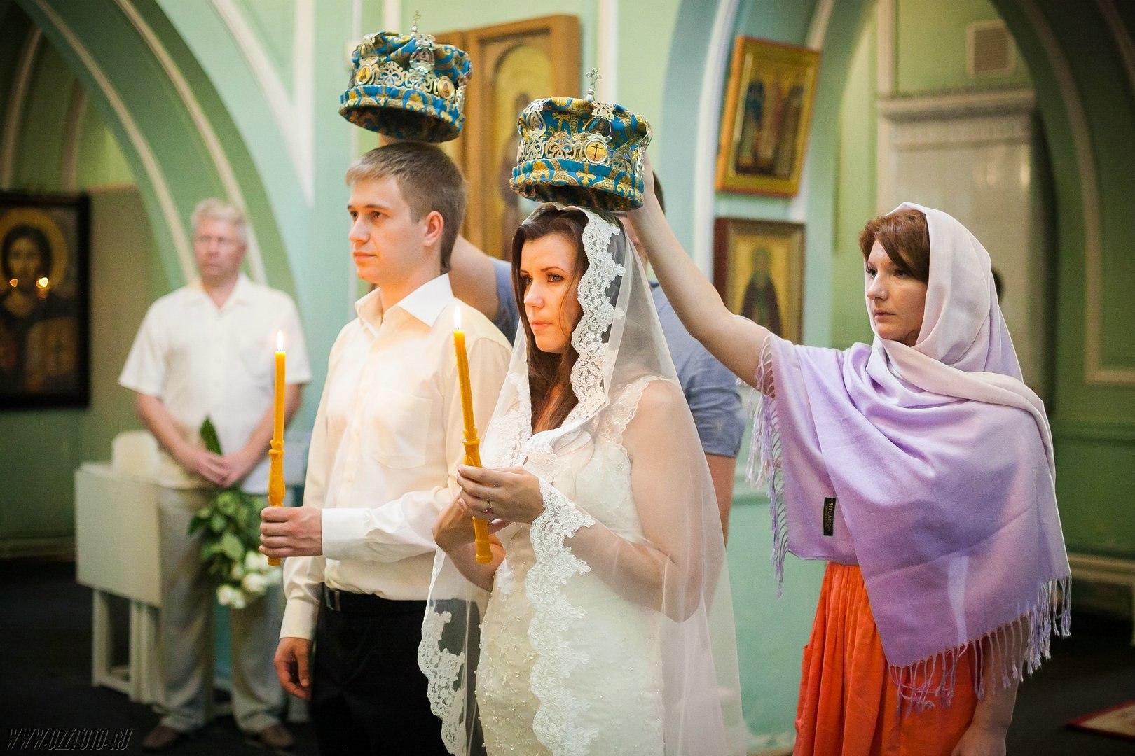 Можно обвенчаться без регистрации. Венчание. Корона для венчания в церкви. Таинство венчания в православной церкви. Венцы для венчания.