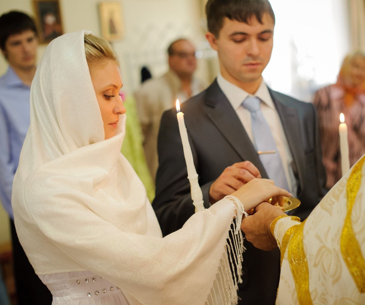 Православные женихи. Платье для венчания. Платье для венчания в церкви. Одежда невесты на венчание. Одежда для венчания мужчине.