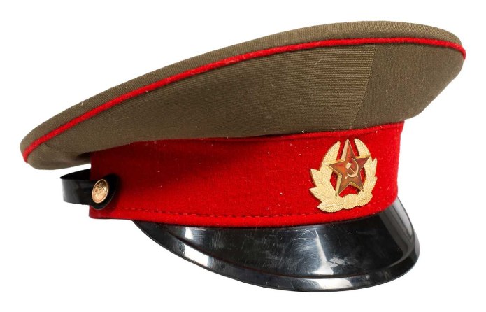 Советская фуражка сбоку