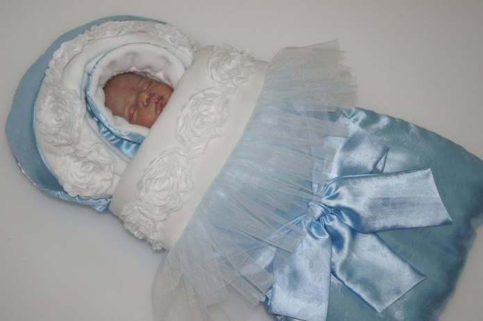 Выписка малыша из роддома зимой