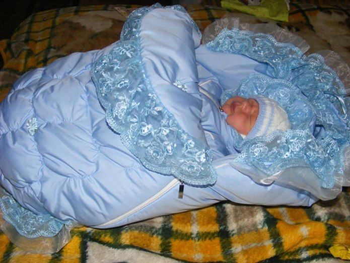 Выписка новорожденных из роддома зимой