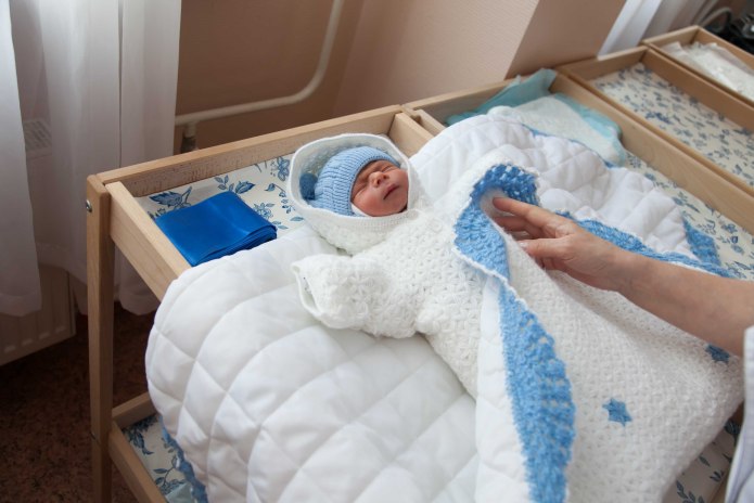 Выписка из роддома зимой