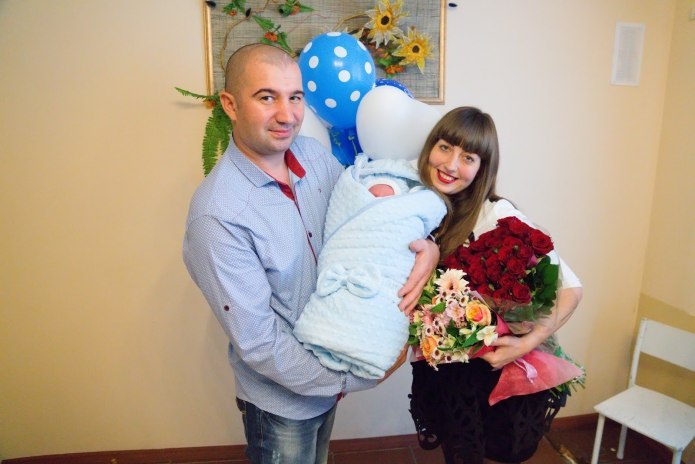 Выписка из роддома зимой