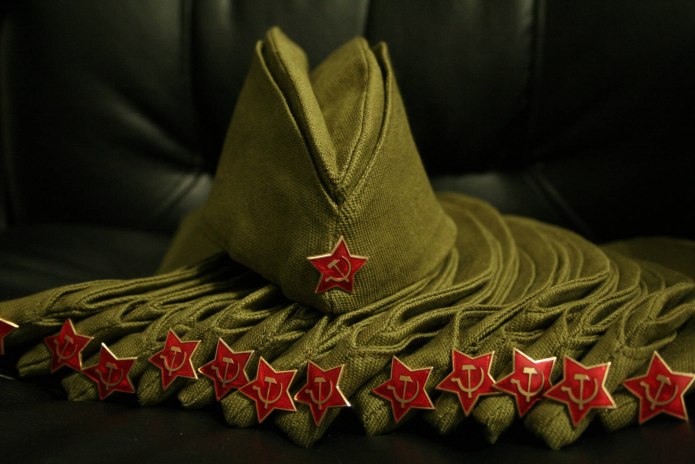 Красная звезда на пилотке