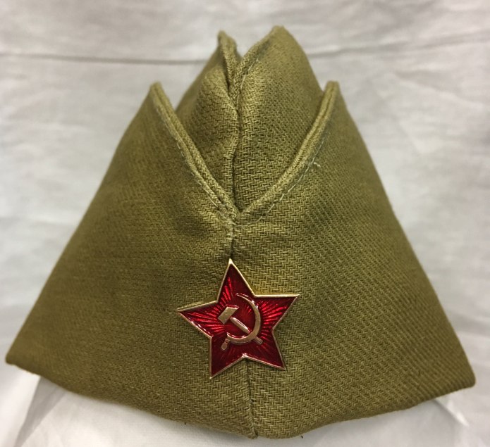 Красная звезда на пилотке