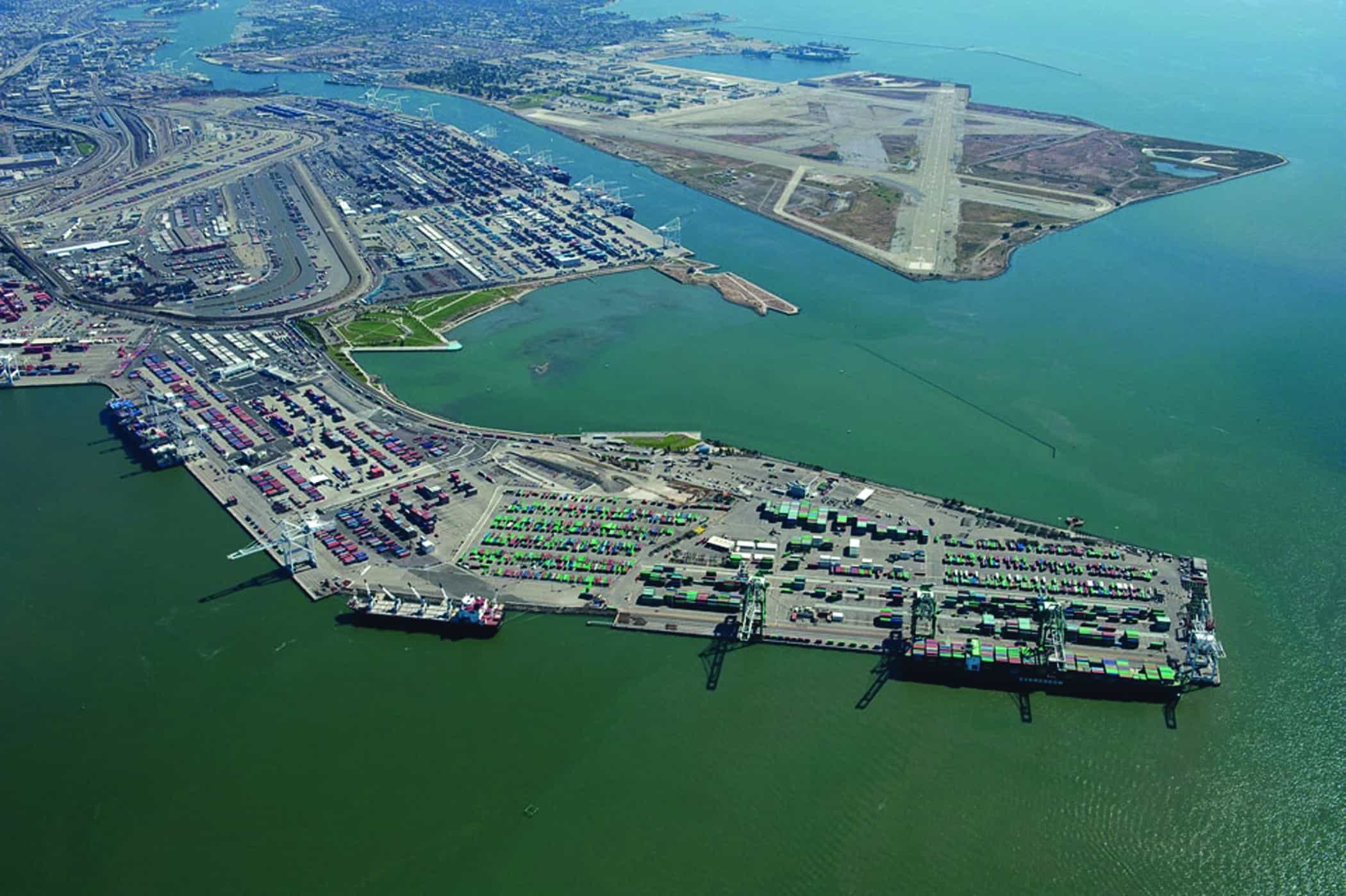 Какой порт самый крупный. Порт Окленд. Порт Окленд США. Контейнерный порт Нагоя. Порт кейриард.