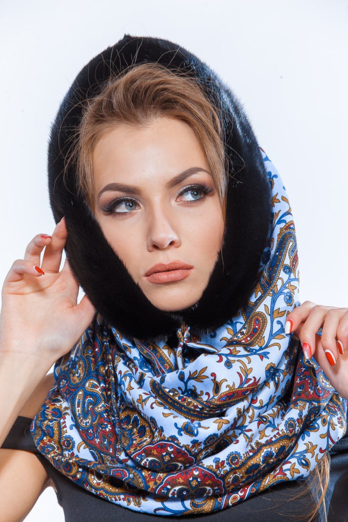 Капор из меланжевой пряжи