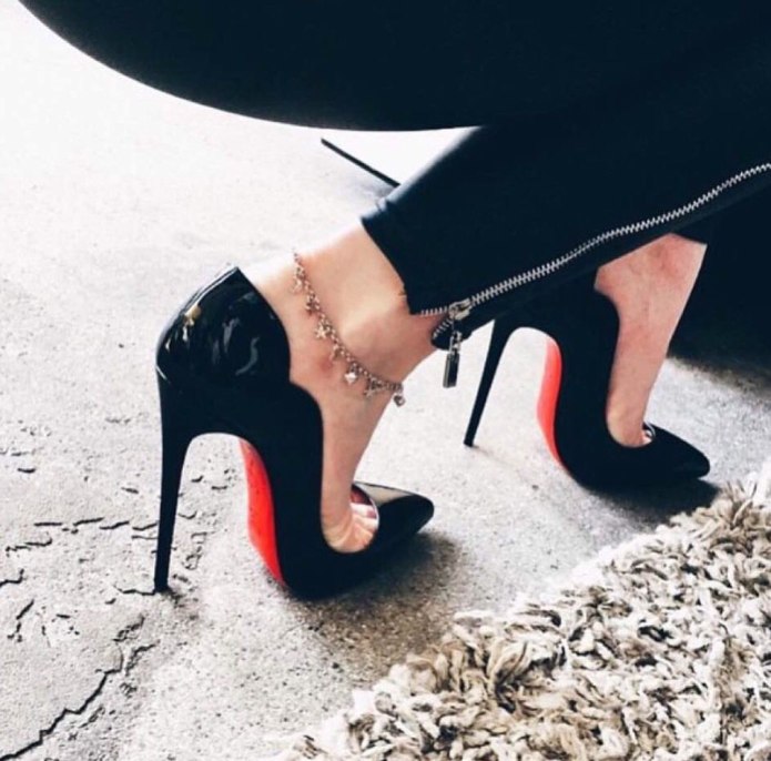 Туфли Christian louboutin и чулки
