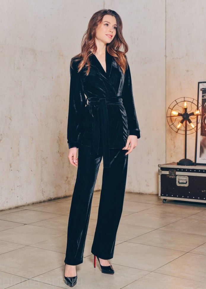 Зелёный бархатный брючный костюм Zara