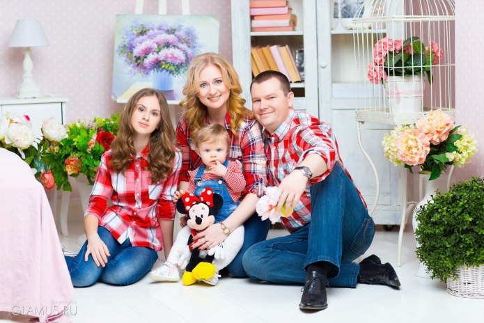 Семейная фотосессия в студии